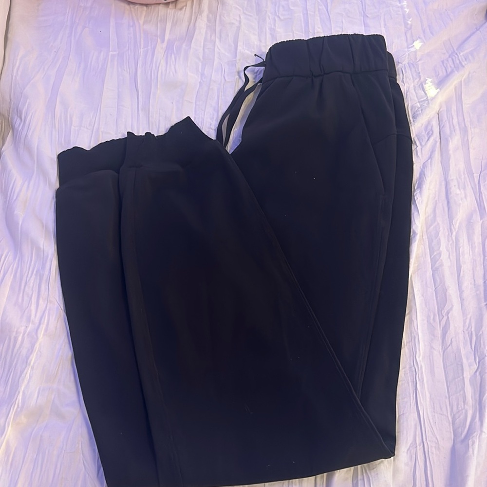 LULULEMON BLACK JOGGERS SIZE 2!!